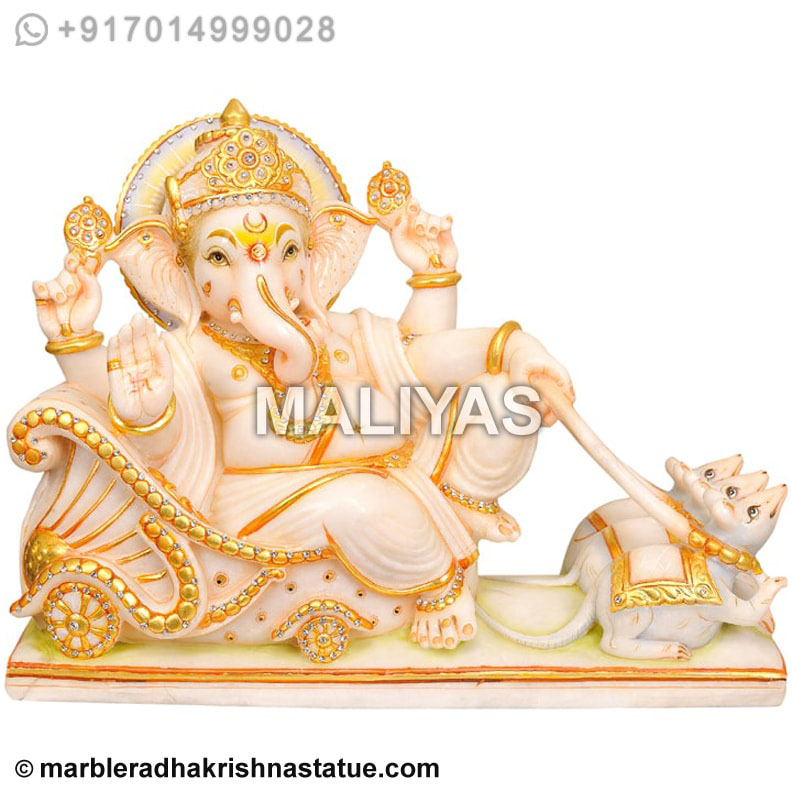 Ganpati sitting on Rat Chariot